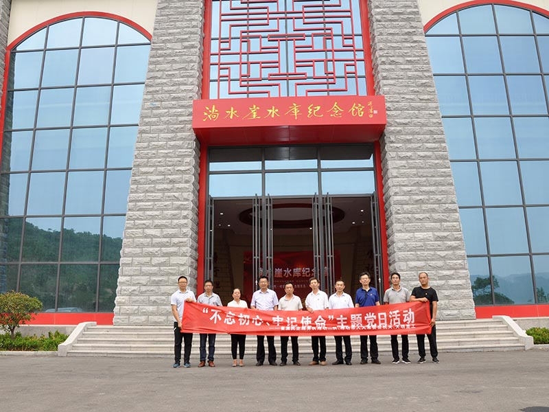 濰坊市人大常委會機關黨委與濰坊天瑞重工有限公司黨支部聯合開展主題黨日活動